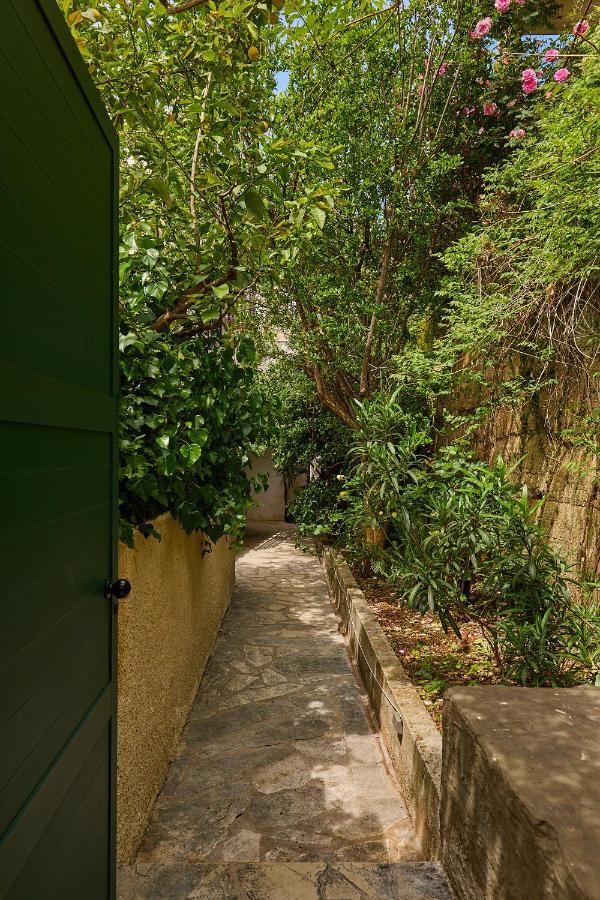 Hedera Estate, Hedera A32 Dubrovnik